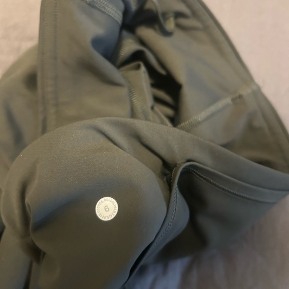 Lululemon Fast and Free 28in - Picture 3 of 4